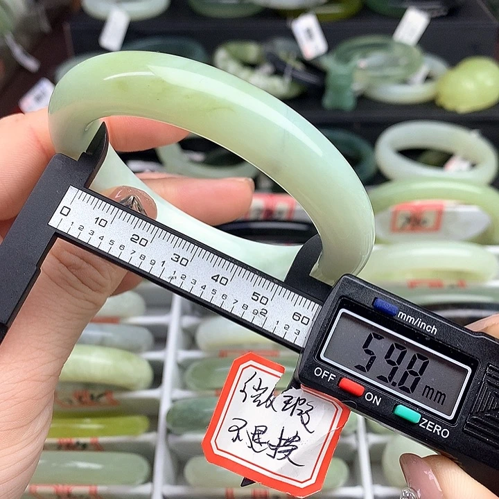 蛇纹石玉手镯未镶嵌796
