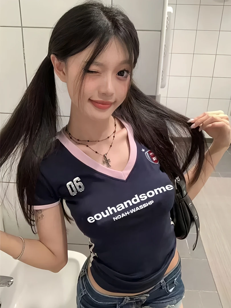 美式球衣运动风V领纯欲短袖t恤女夏季辣妹修身显瘦正肩设计感上衣