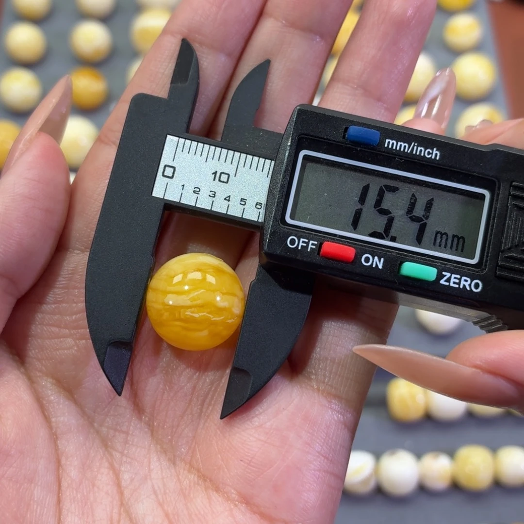 鱼****琥珀未镶嵌裸石圆珠