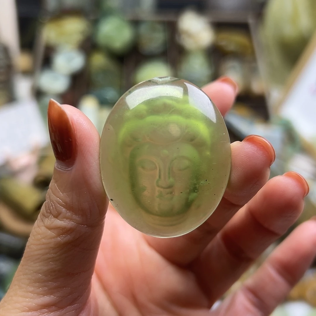 岫玉未镶嵌颈饰岫玉180料佛头有黑点