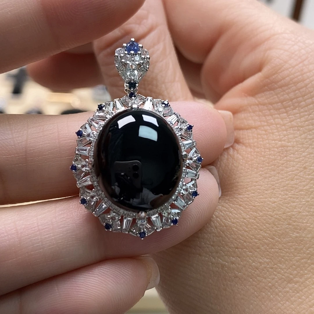 翡翠颈饰18K金镶嵌墨翠