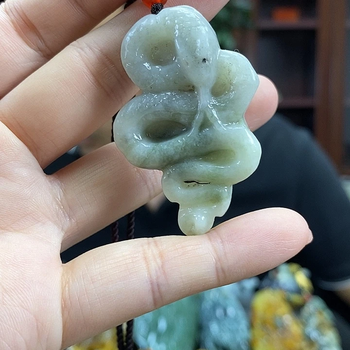 蛇纹石玉未镶嵌颈饰