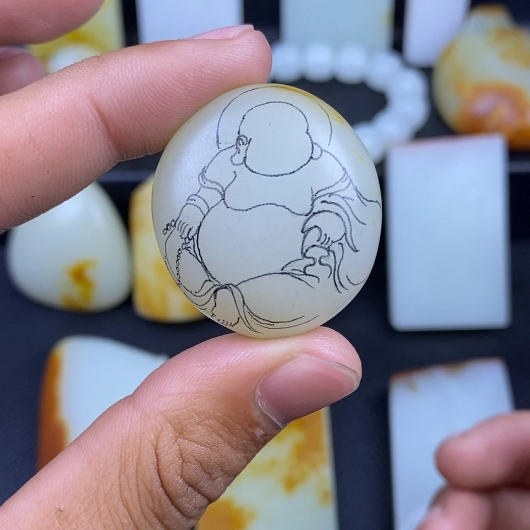 未镶嵌吊坠定制和田玉张*?