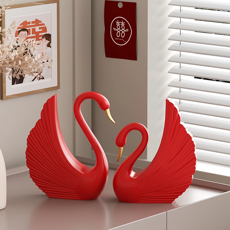 订婚情侣天鹅摆件婚房布置实用家居客厅装饰品送闺蜜新人结婚礼物