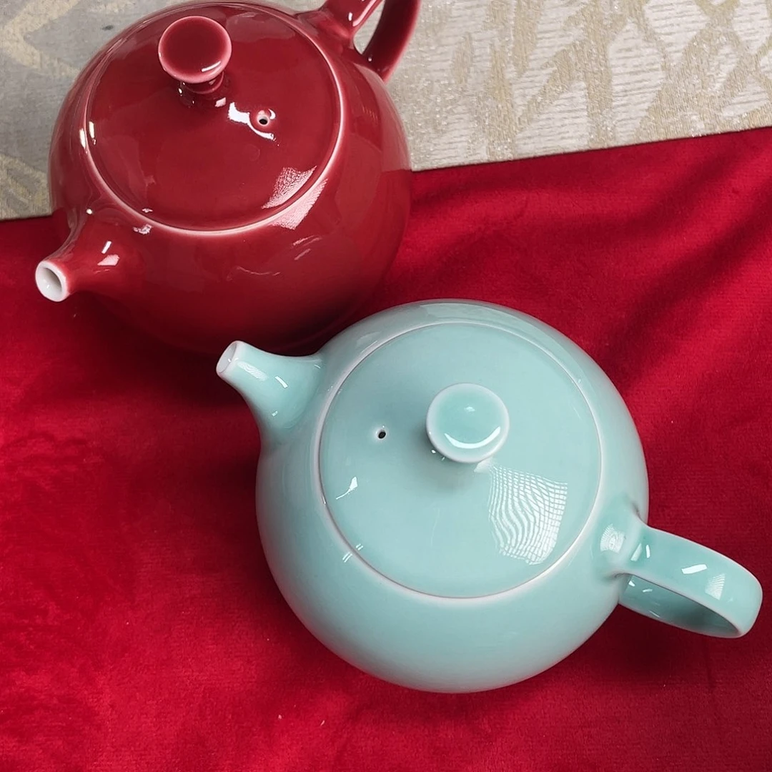 茜*?玛瑙红壶一把，蓝颜知己一把