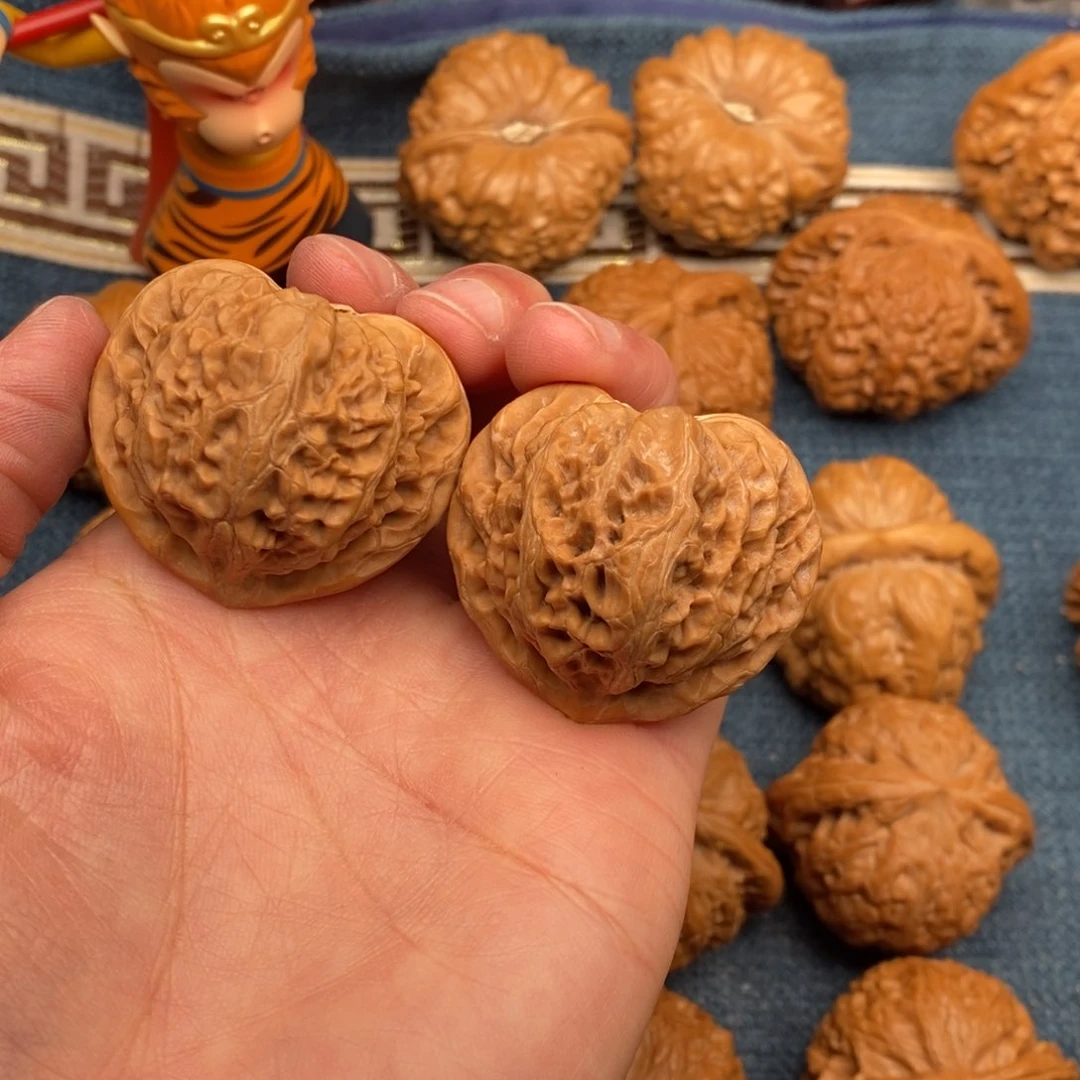 文玩核桃把件39桃心宫灯