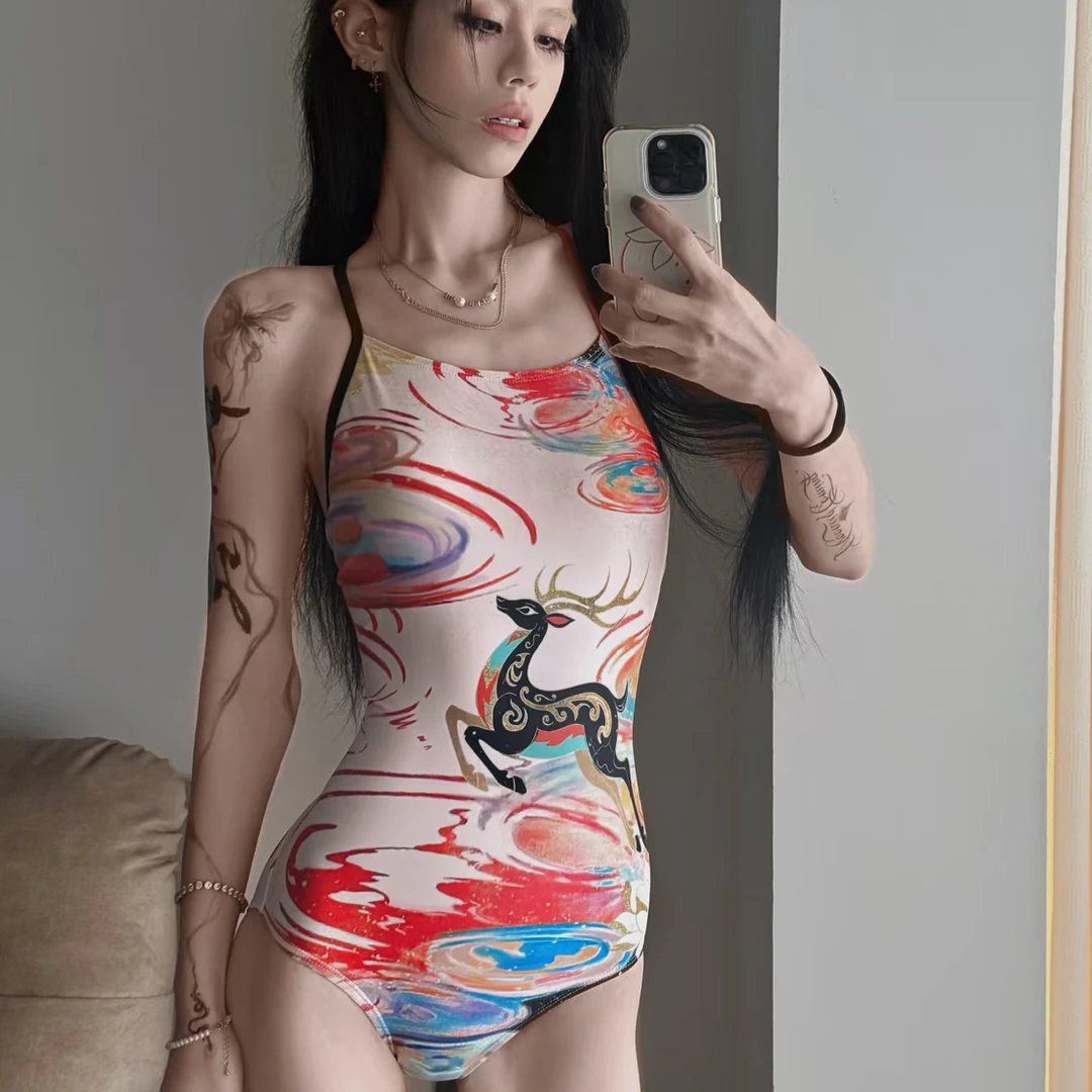 【九色鹿】时尚运动风女性显瘦遮肉连体紧身竞速泳衣适合游泳馆温泉