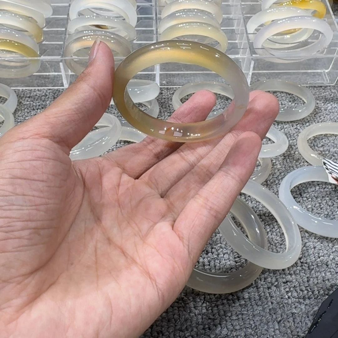 玛瑙/玉髓手镯未镶嵌明****?19