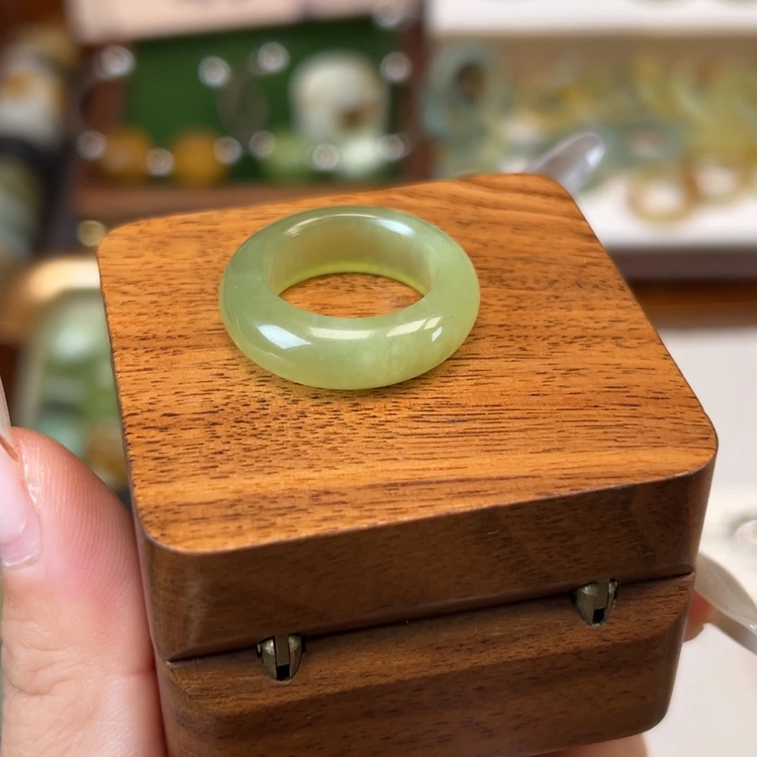 蛇纹石玉未镶嵌戒指内径17