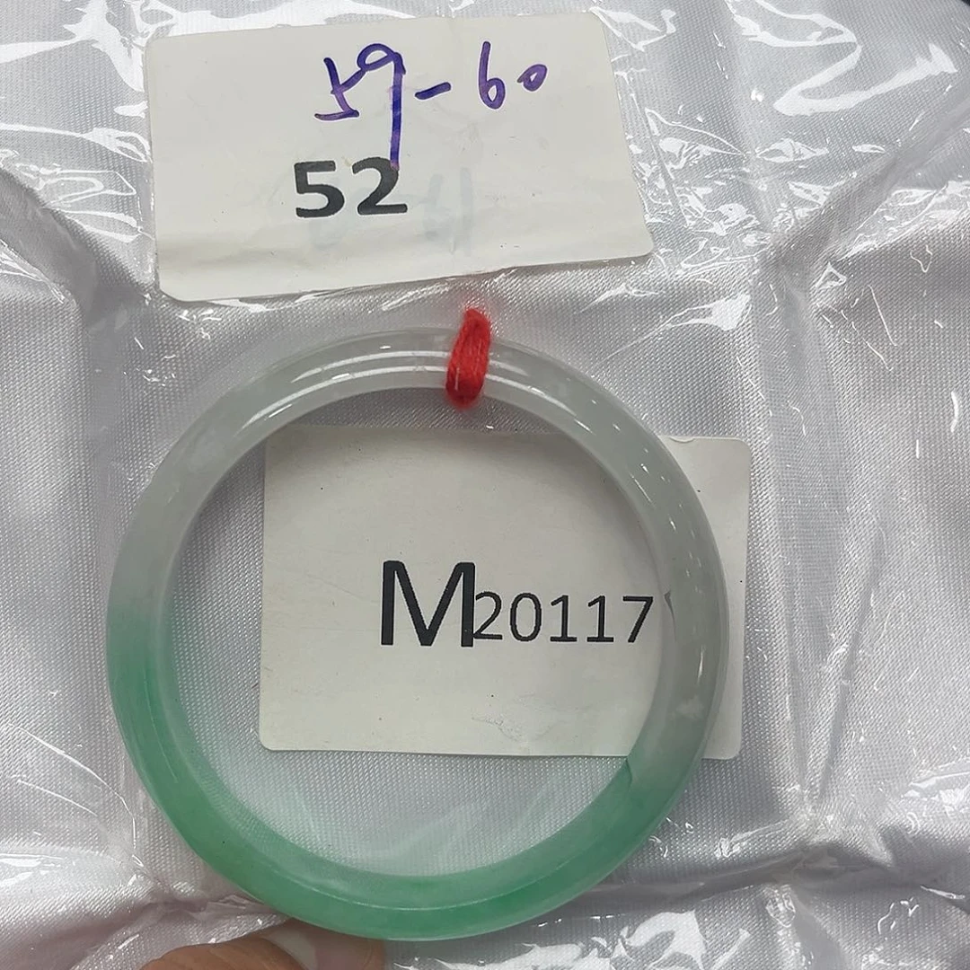 翡翠手镯未镶嵌默认瑕疵