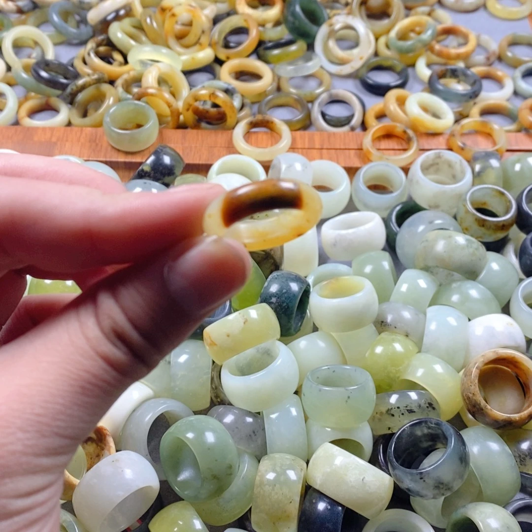 蛇纹石玉未镶嵌戒指42。