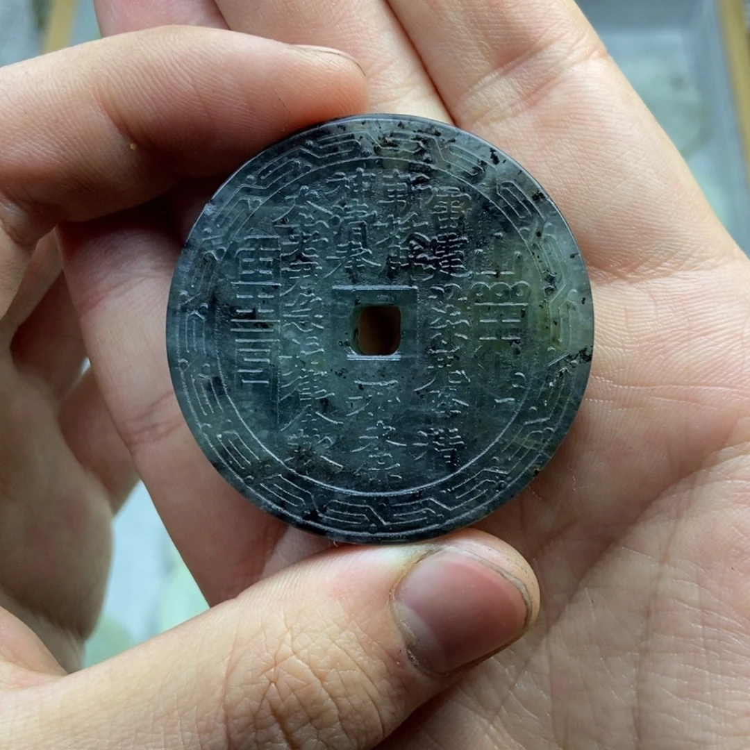 蛇纹石玉颈饰未镶嵌烟**雾微瑕