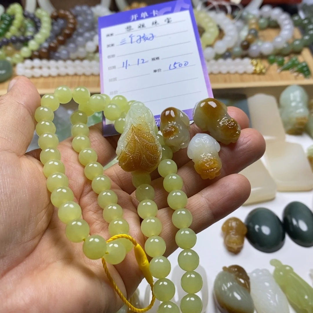 三***妈和田玉未镶嵌颈饰