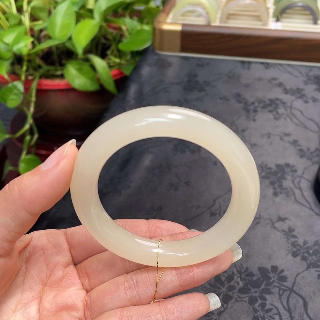 和田玉未镶嵌手镯-冰胶胶的藕粉 胖圆条