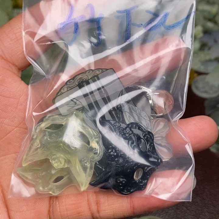 蛇纹石玉颈饰合金闲