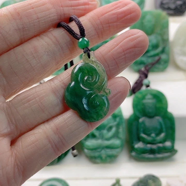 独山玉未镶嵌颈饰