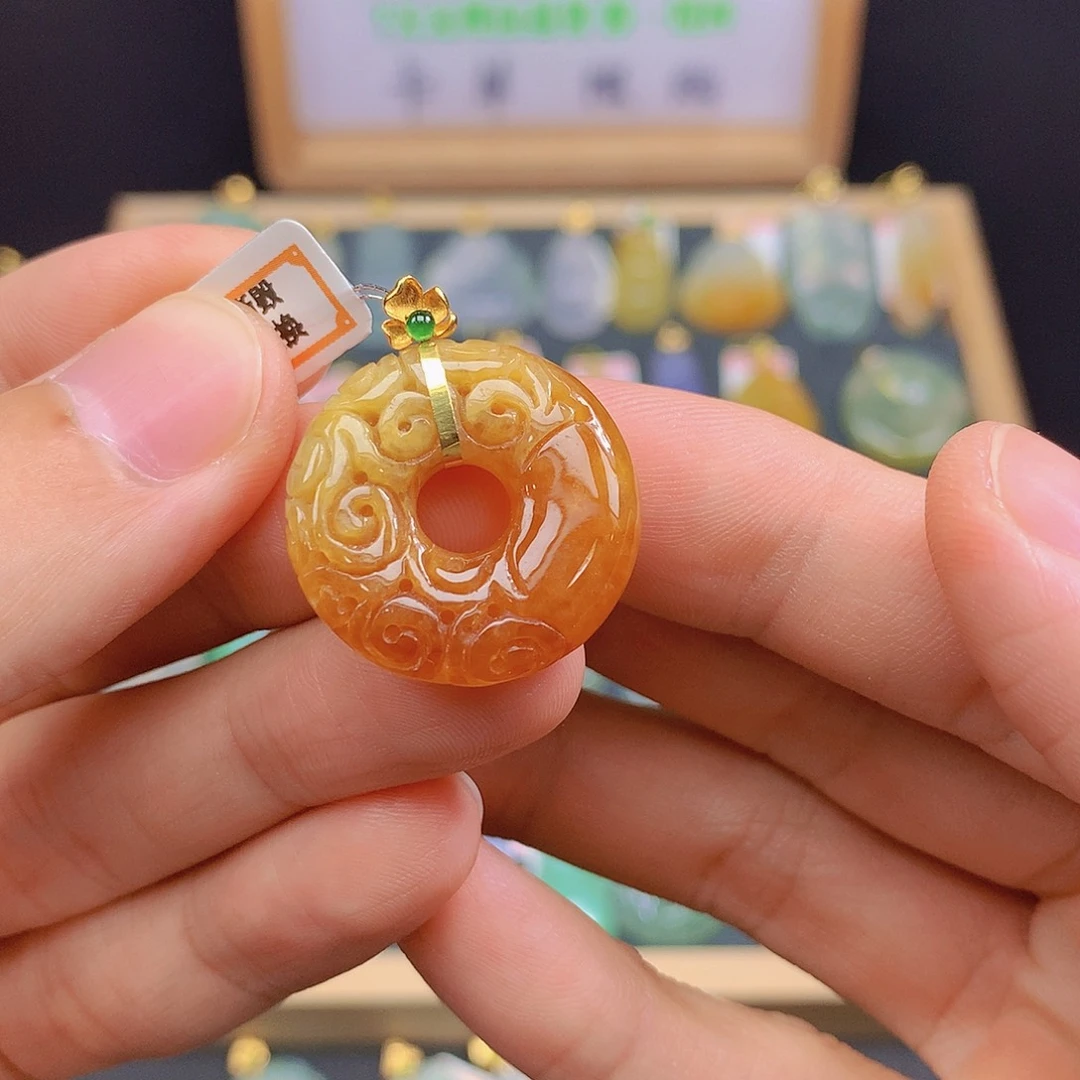 翡翠18K金镶嵌颈饰翡翠