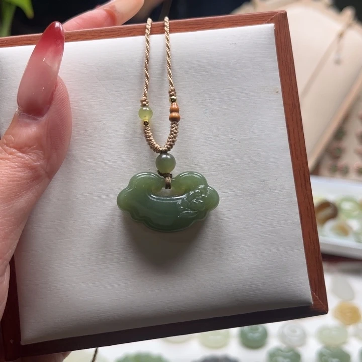 颈饰未镶嵌和田玉不*手