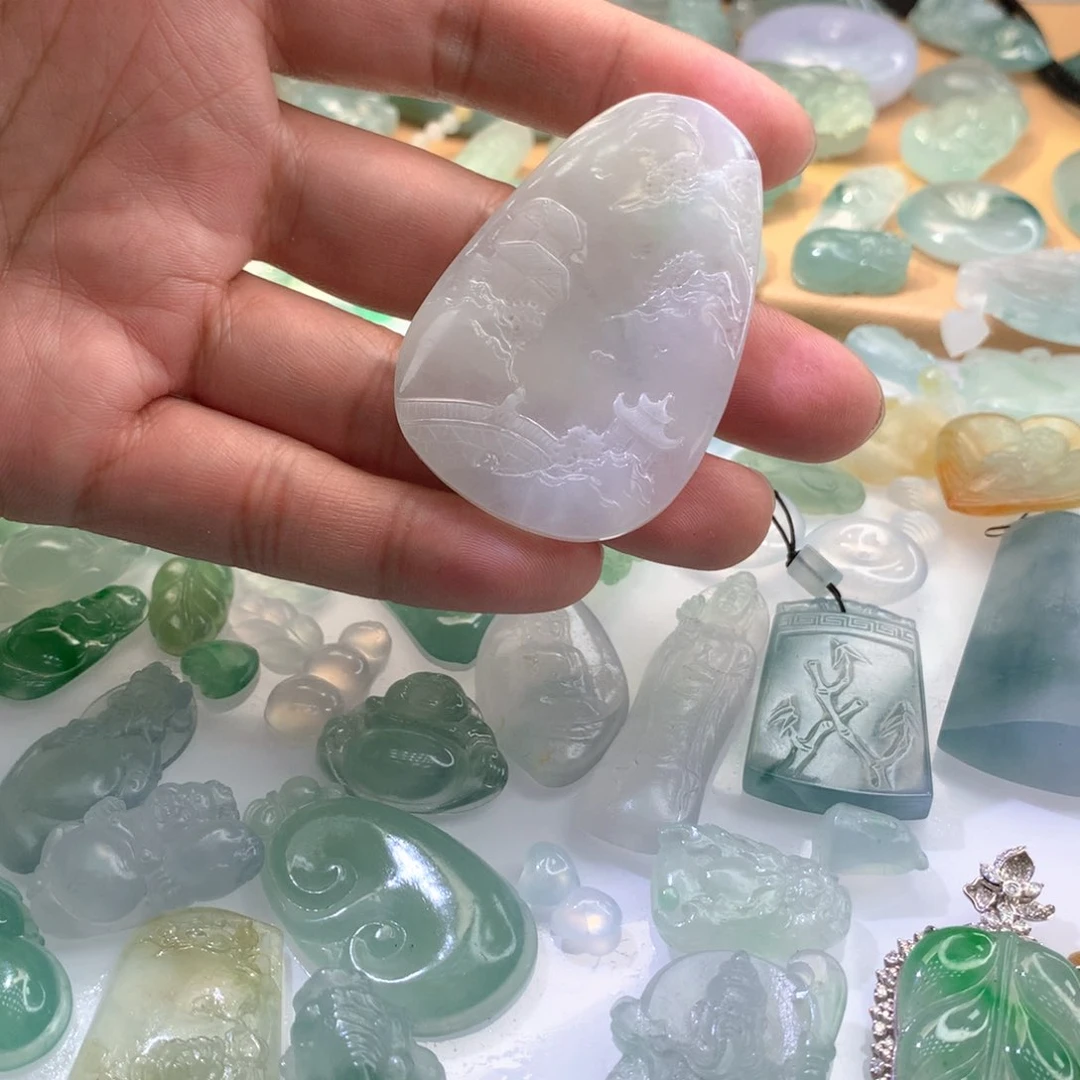 颈饰未镶嵌翡翠挂件