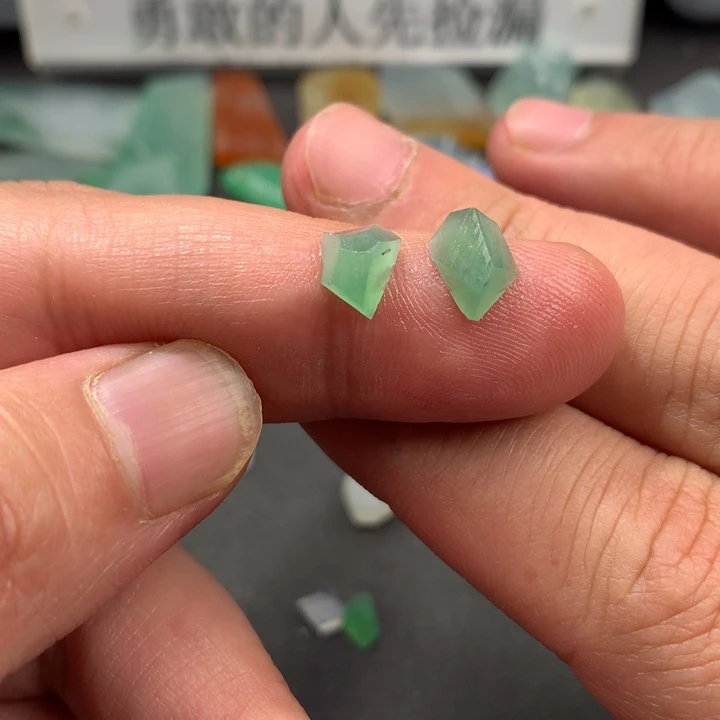 定制翡翠未镶嵌材料定制