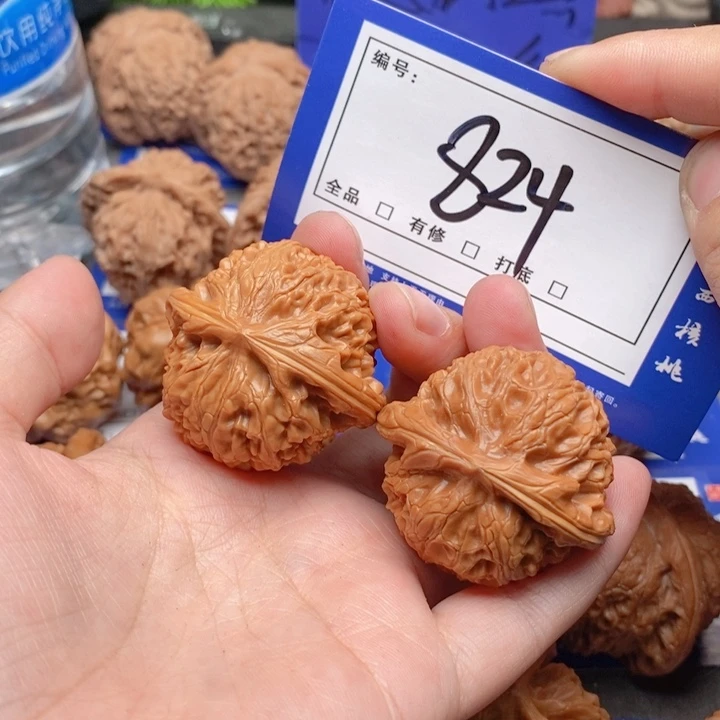 把件桃核N****一40宫灯824号牌