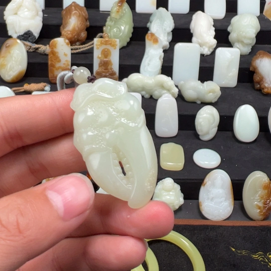 和田玉颈饰未镶嵌