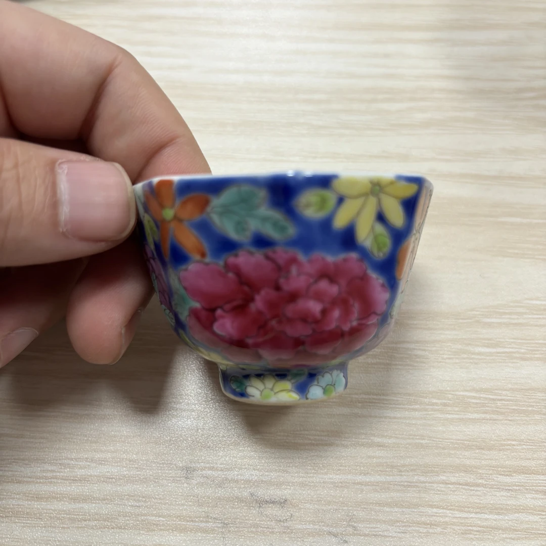 粉彩花卉纹八方杯