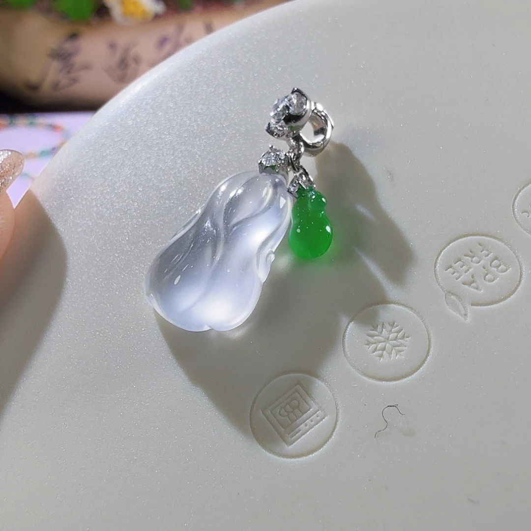 翡翠18K金镶嵌颈饰白菜