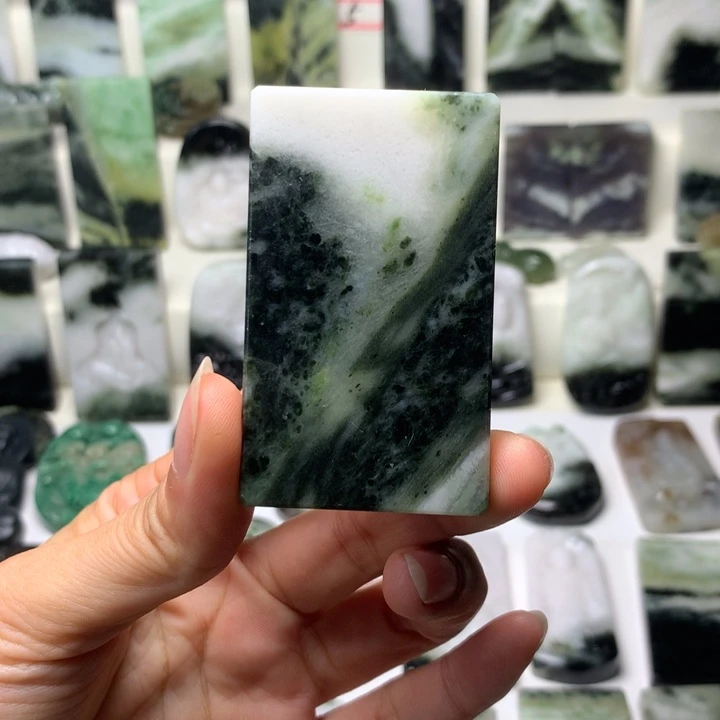 独山玉未镶嵌颈饰