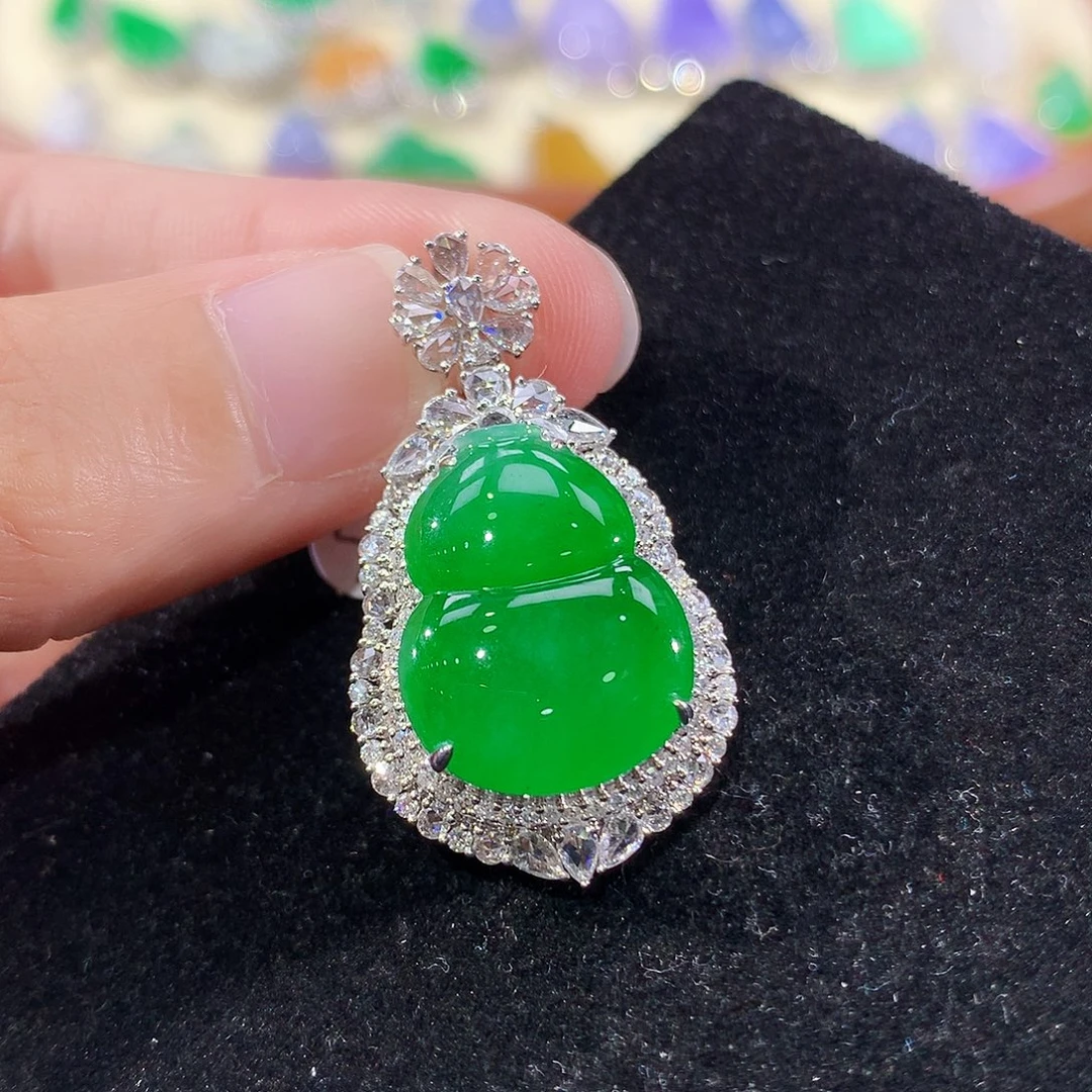 翡翠18K金镶嵌颈饰