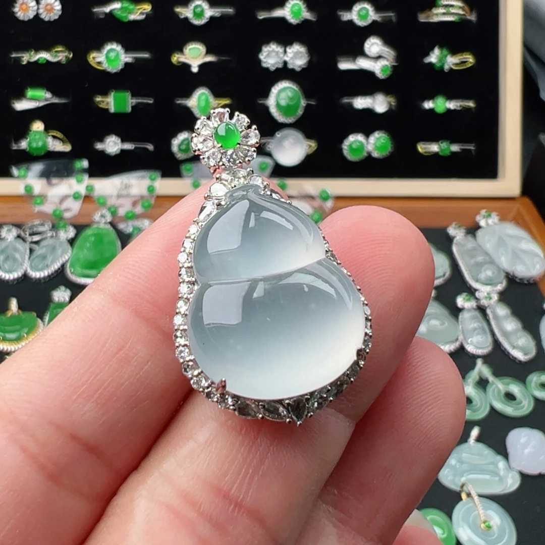 翡翠18K金镶嵌颈饰葫芦20.4