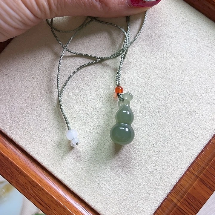 和田玉颈饰未镶嵌笑****