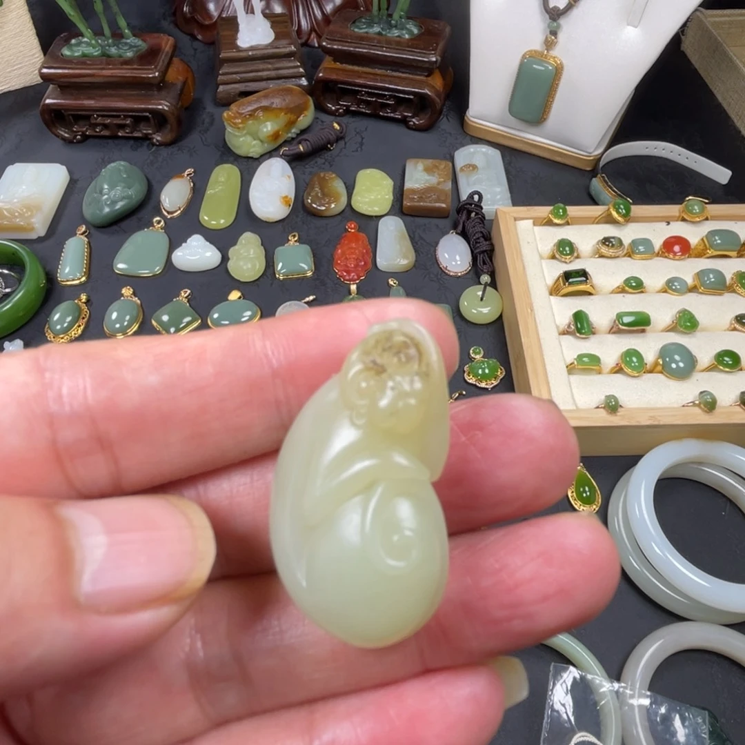 和田玉未镶嵌颈饰