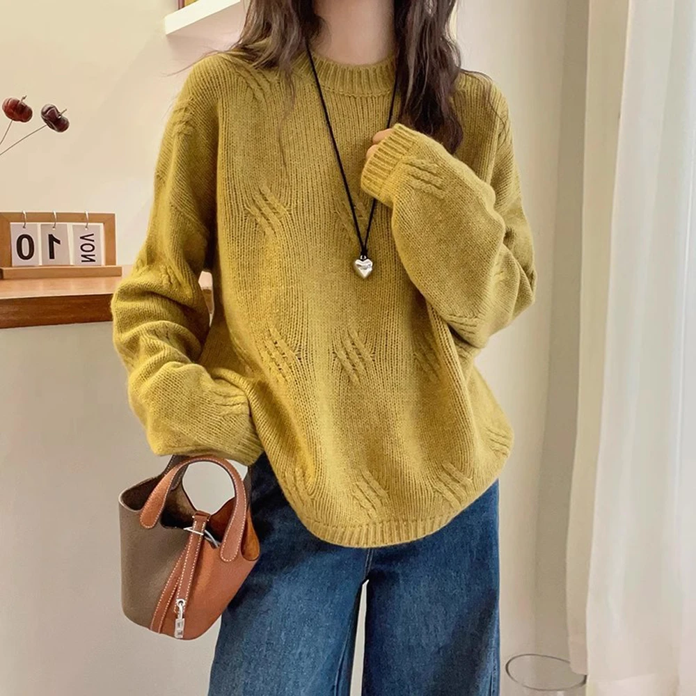 秋冬时尚新款宽松圆领长袖麻花纹长袖洋气针织衫女保暖复古毛衣女