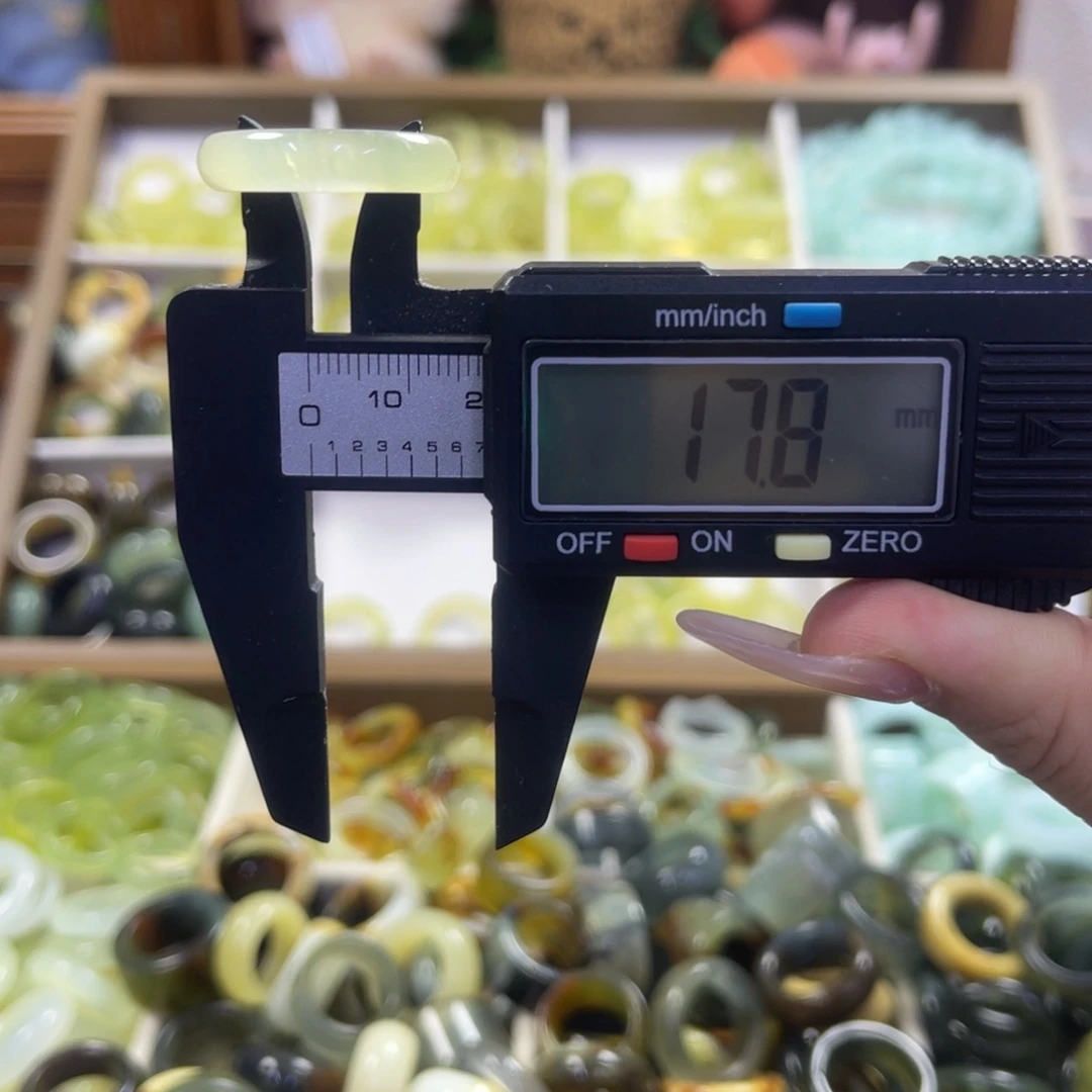 蛇纹石玉未镶嵌手镯24