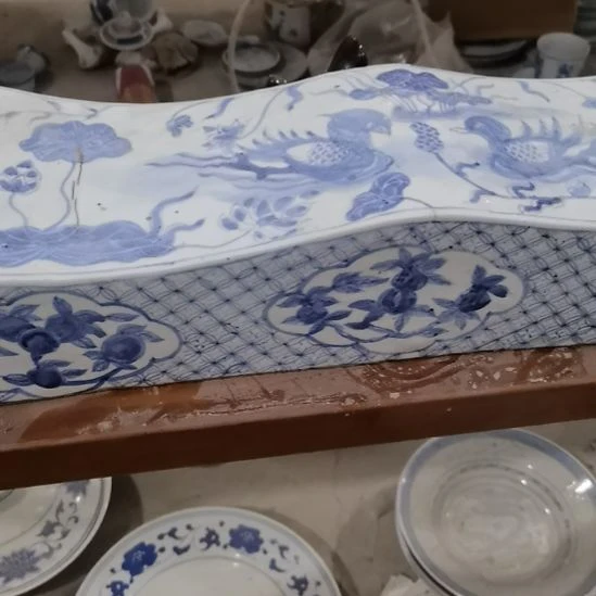 青***草当代景德镇陶瓷工艺品