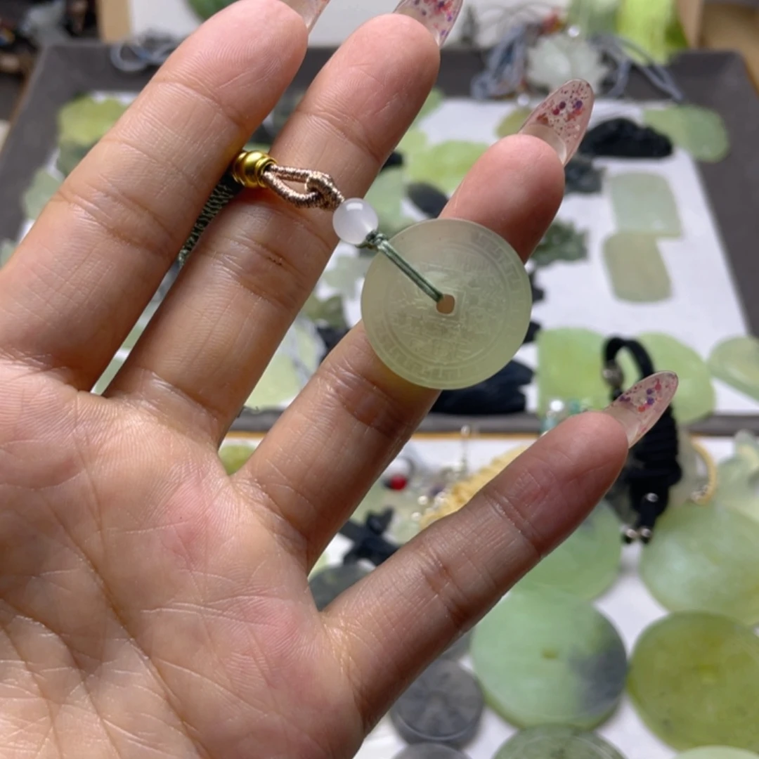 桃****蛇纹石玉未镶嵌颈饰