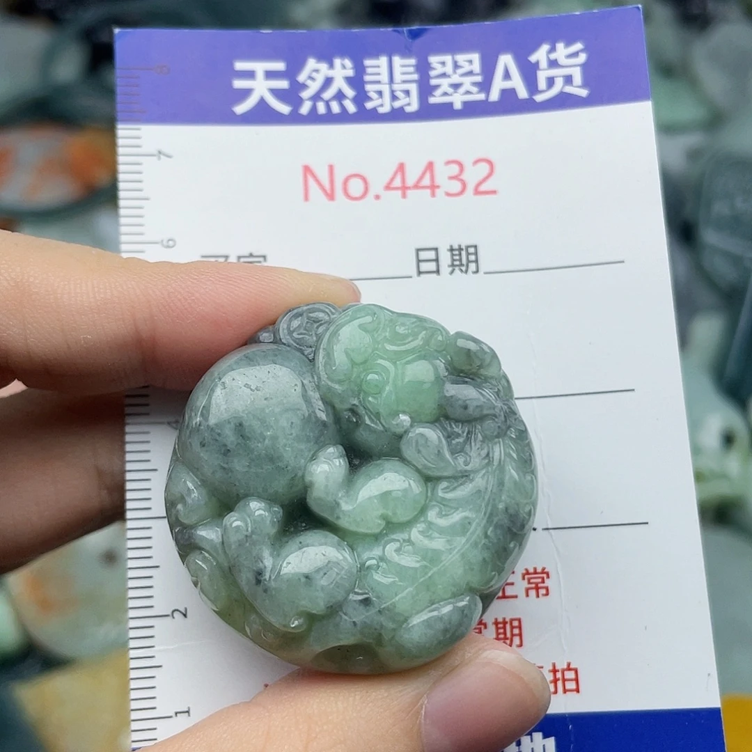 翡翠未镶嵌挂件4432