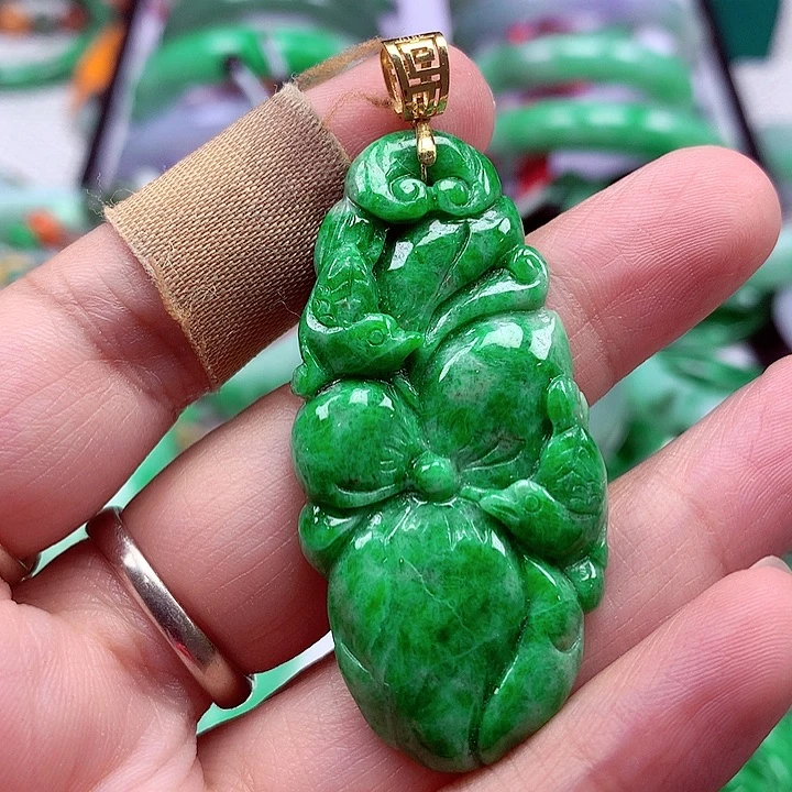 翡翠18K金镶嵌颈饰翡翠