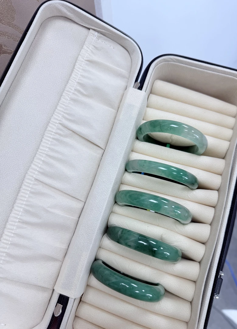 珑玥【翠影】天然非洲翠高冰飘花冰透女士手镯(多样性发一件)