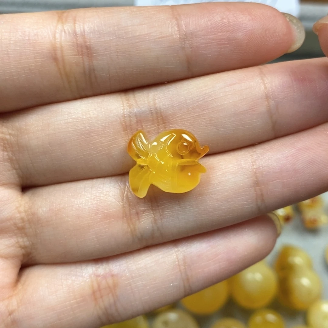 未镶嵌颈饰琥珀小鱼