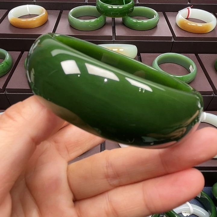 和田玉未镶嵌手镯