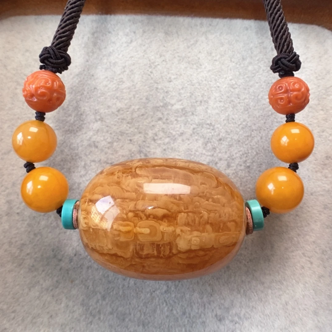 蜜蜡未镶嵌项链锁骨