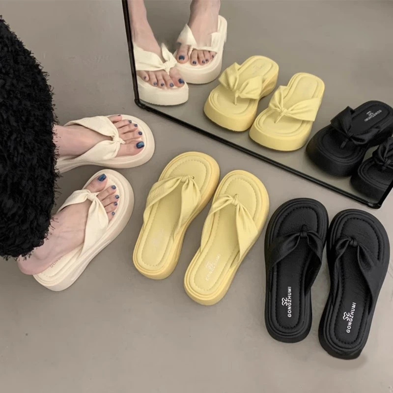夏季超火厚底夹趾人字拖女2025新款网红增高百搭休闲外穿沙滩拖鞋