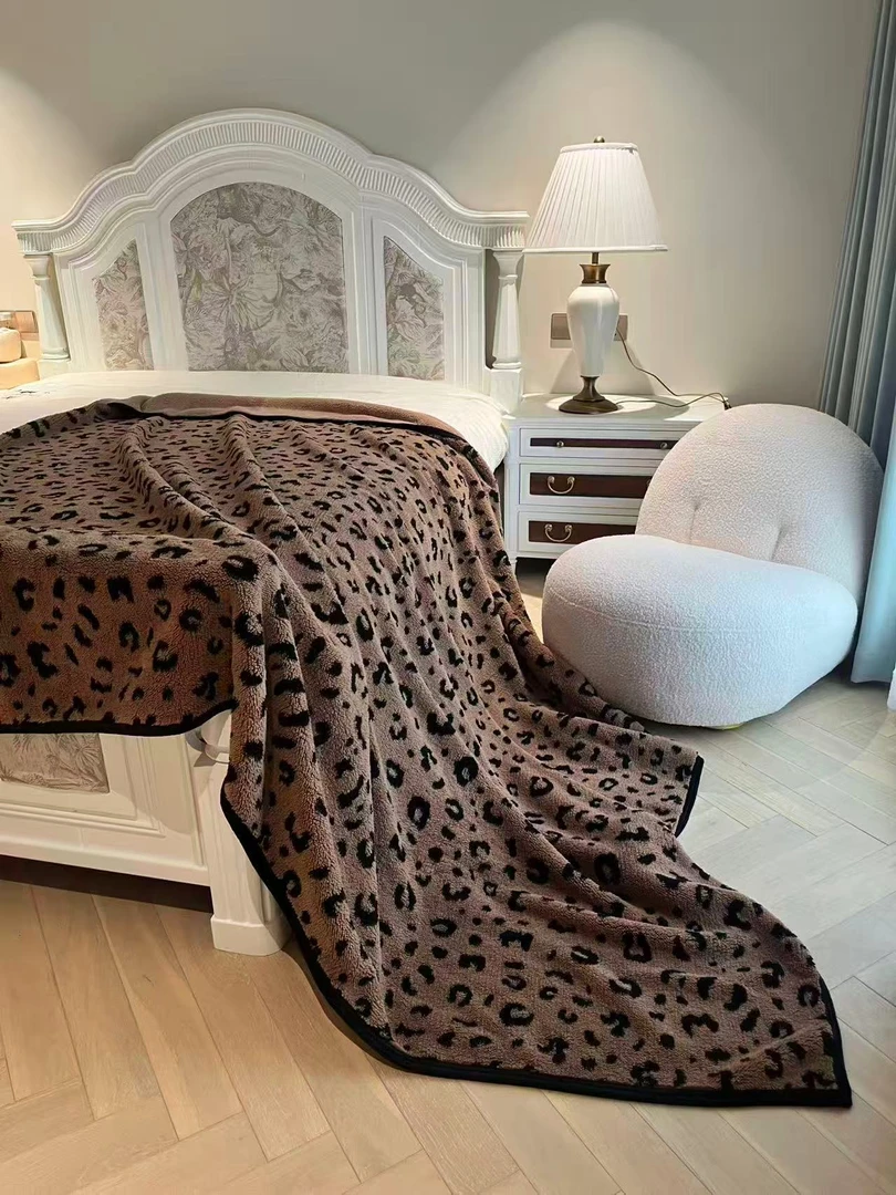 冬款加绒加厚豹纹绒毛毯居家轻奢卧室绒毯被子双层保暖柔软休闲毯