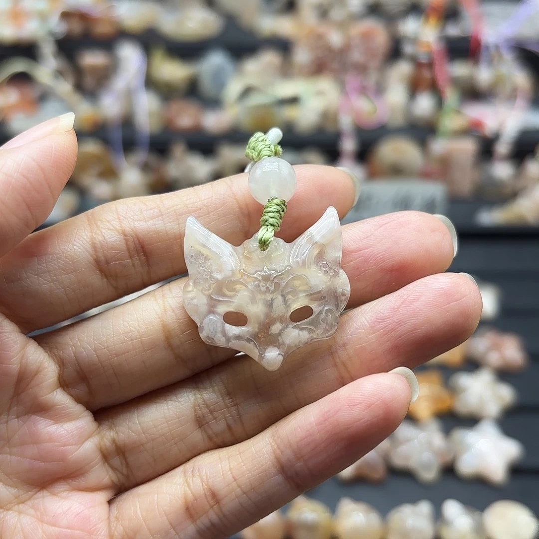 玛瑙/玉髓未镶嵌颈饰狐狸面具有瑕