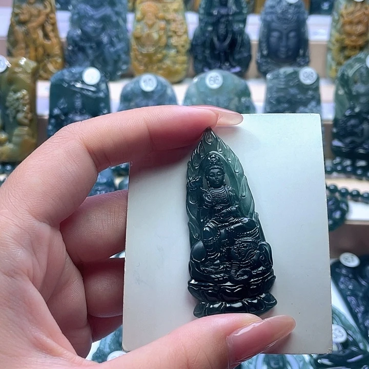 翡翠未镶嵌颈饰翡翠未镶嵌