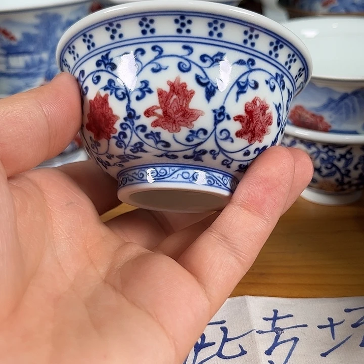 青花釉里红图案杯子