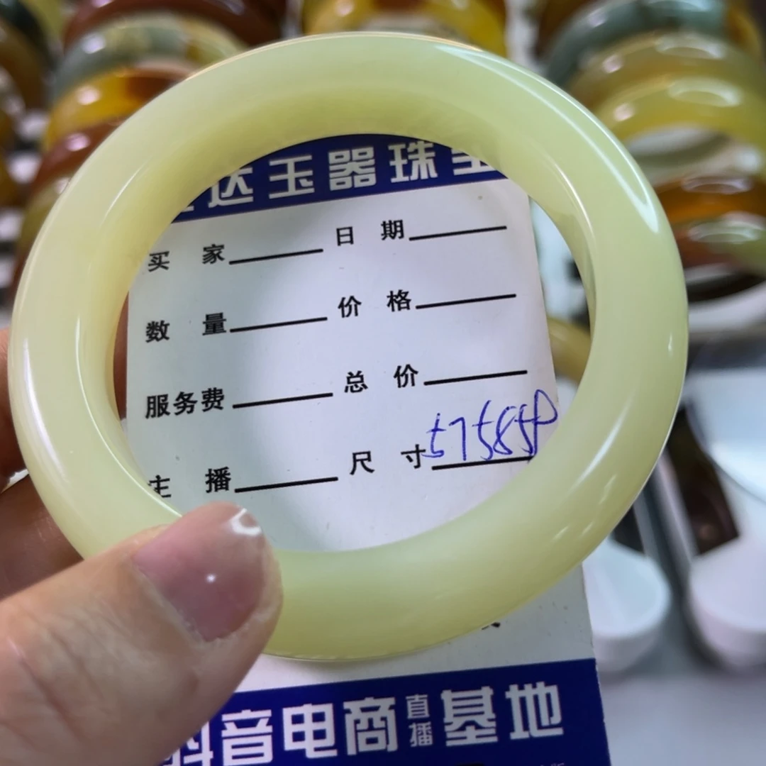 蛇纹石玉未镶嵌手镯M****?