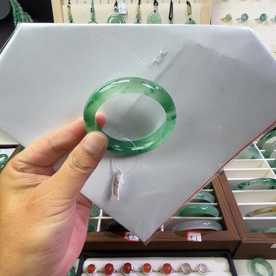 石英岩玉未镶嵌手镯53.1